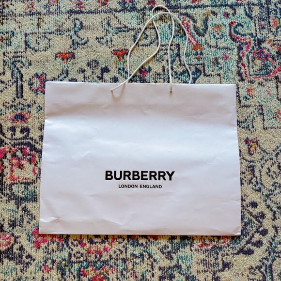 2023 Large White Burberry Shopping Bag 🛍️ - Picture 1 of 6